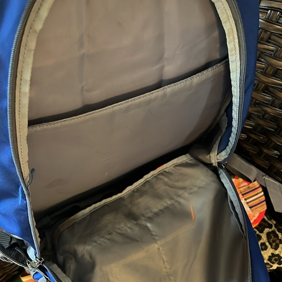 Under Armour Sports Medicine Charger Backpack - Picture 6 of 8
